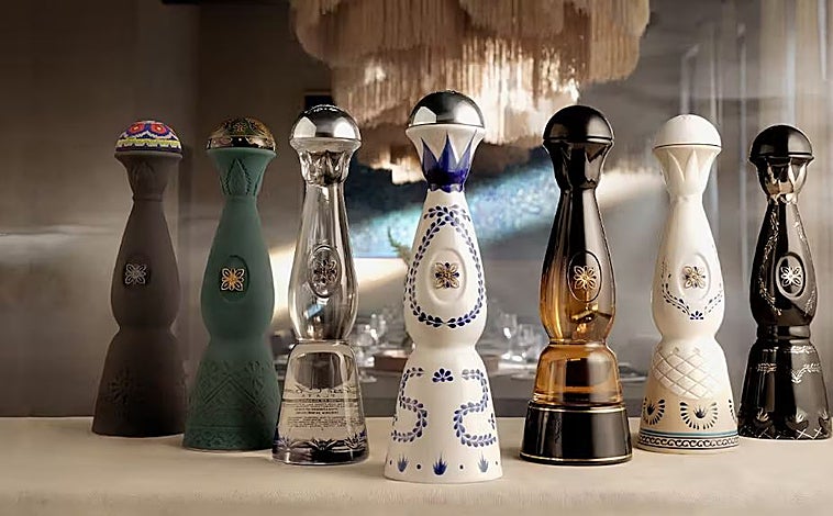 Imagen principal - Las botellas guardan la artesanía y toda la esencia del pueblo mexicano que las realiza