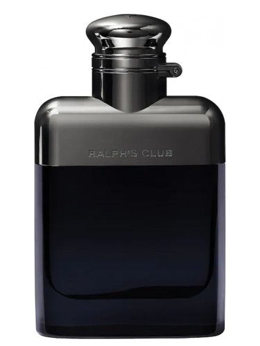 Ralph Lauren Ralph's Club  (104 euros, 100 ml). Poderosa y elegante, esta fragancia está inspirada en los hombres de estilo inconformista que inspiran a los demás a disfrutar de la vida en su compañía. Las notas frescas y poderosas de lavandina y la manzana se integran con el corazón de salvia, que se equilibran a la perfección con la cálida exuberancia del cedro de Virginia y el lujoso vetiver, impulsando los límites de la sensualidad hacia las cotas más elevadas.