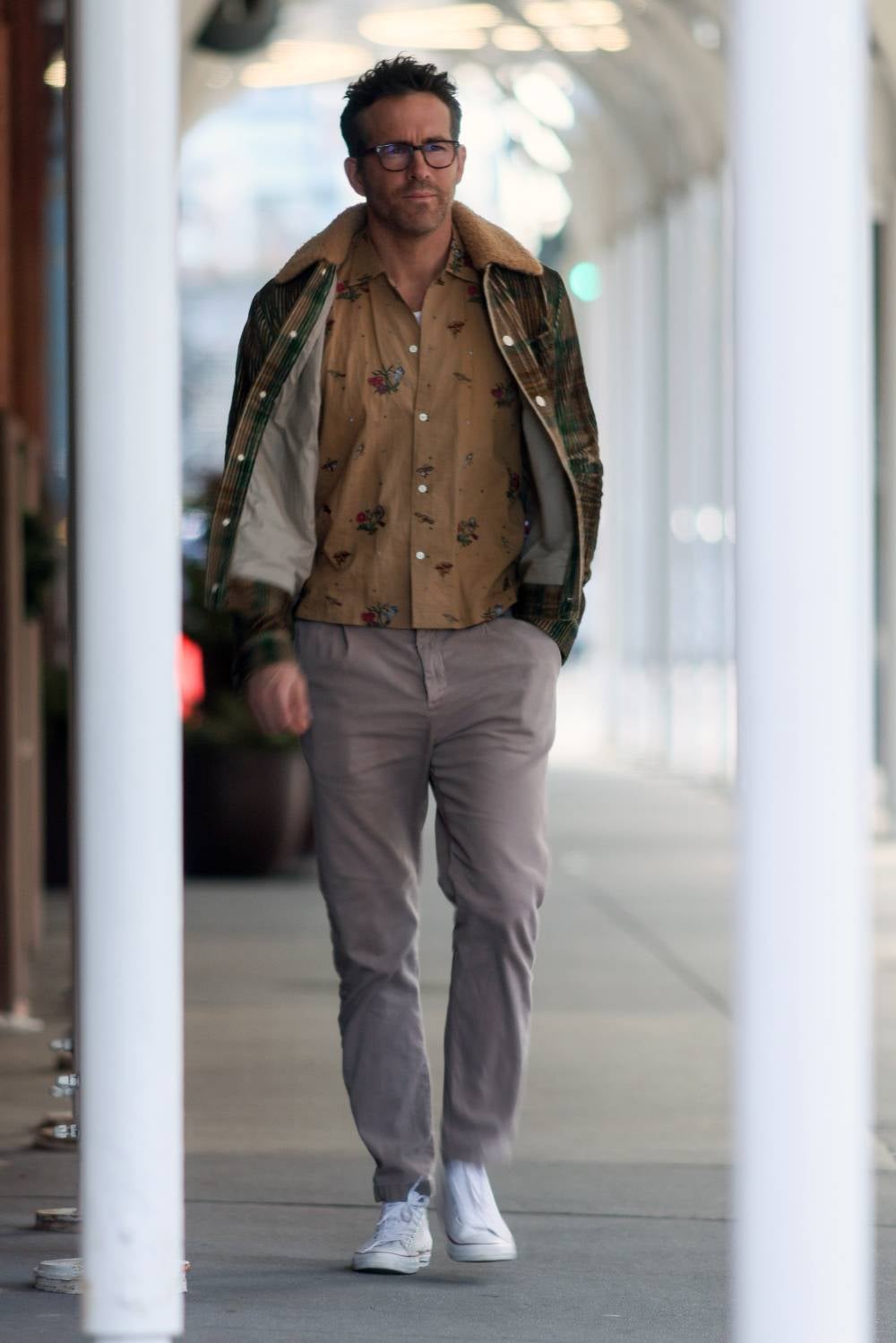 Las Chuck Taylor de Converse figuran entre las zapatillas preferidas de Ryan Reynolds. Se las hemos visto en muchos de sus paseos por Nueva York, especialmente en color blanco.  