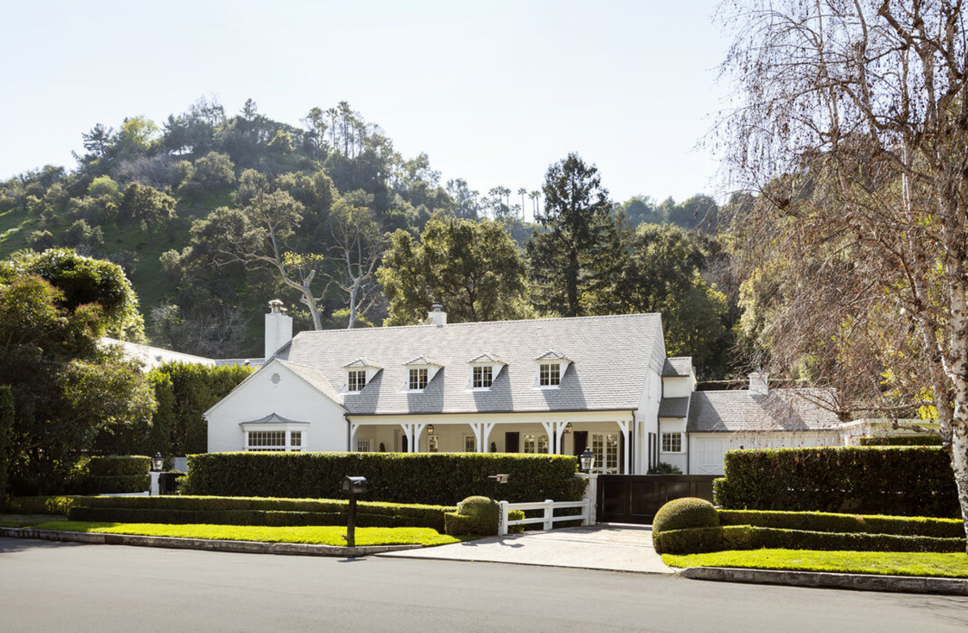 Esta exquisita vivienda fue creada a medida para Judy Garland por el arquitecto Wallace Neff en 1938