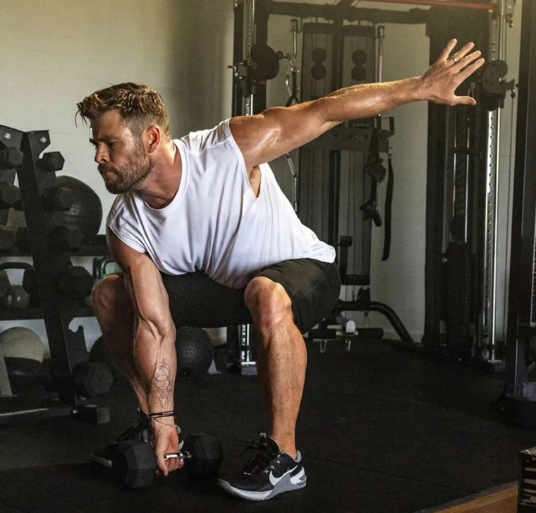 Chris Hemsworth entrenando
