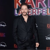 Daniel Brühl, el actor español que da vida a Karl Lagerfeld en la nueva serie