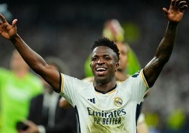 El cambio de look de Vinicius: nuevo peinado y color de pelo