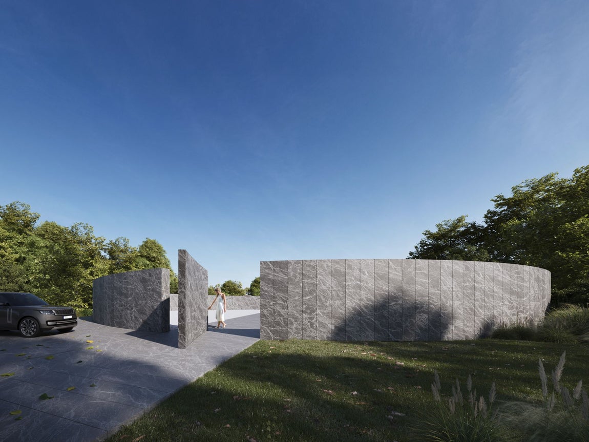 Esta disposición arquitectónica permite que la casa se mimetice con su entorno, respetando la topografía natural y ofreciendo una experiencia de vida que celebra la interacción entre la construcción y el paisaje.