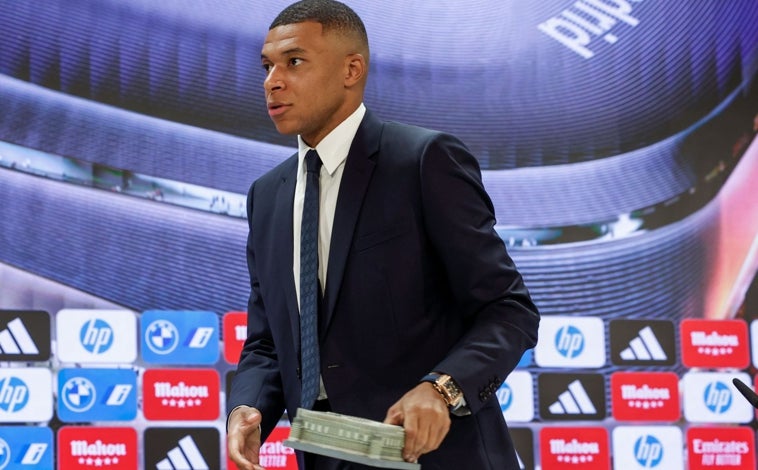 Imagen principal - El reloj Square Bang Unico King Gold de Kylian Mbappé