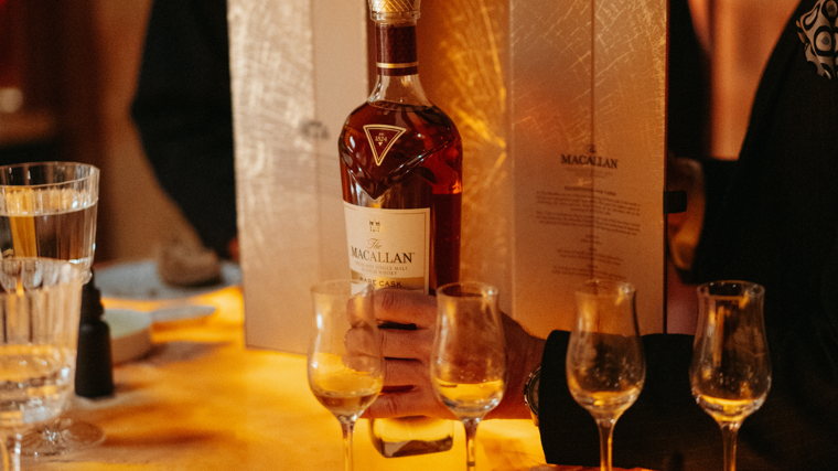 El menú tiene 27 pases y está maridado con las mejores referencias de la destilería The Macallan