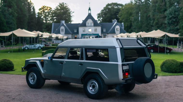 El encargado de modificar este Lamborghini LM002 fue Salvatore Diomante