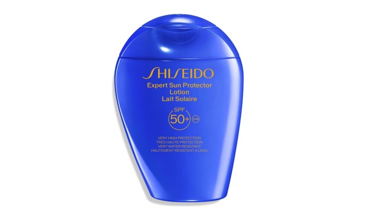 Loción solar protectora rostro y cuerpo SPF 50+ de Shiseido.