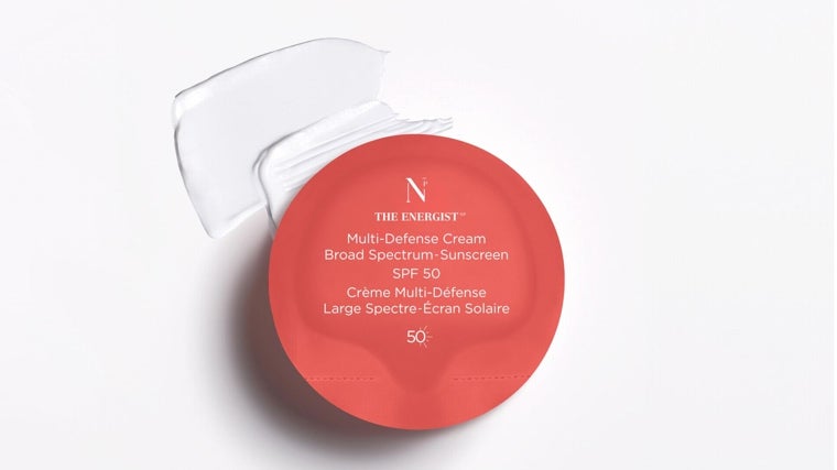 Crema solar en monodosis Multi-Defense SPF 50 de Noble Panacea.