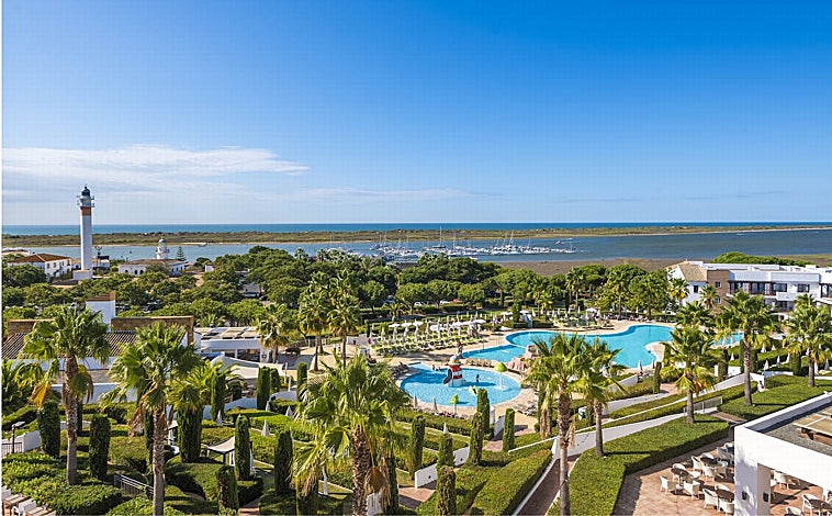 Imagen principal - Algunos de los espacios del hotel 