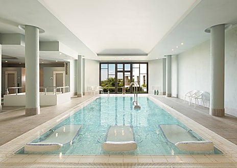 Imagen secundaria 1 - Algunos de los espacios del hotel 