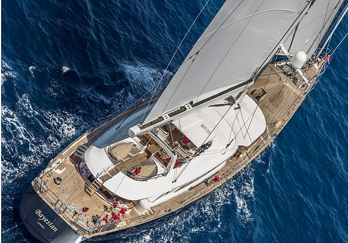 Exterior del velero Bayesian