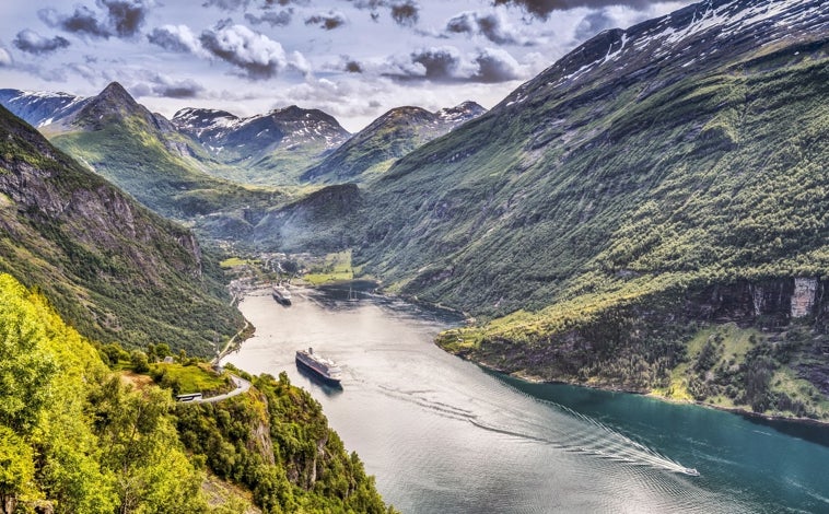 Imagen principal - Vistas del fiordo Geiranger, escenario de la boda