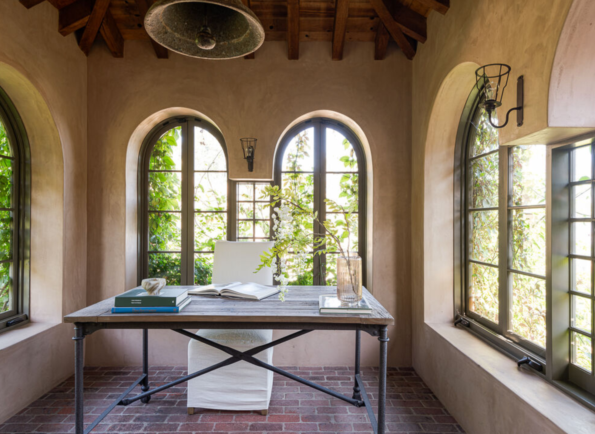 Lo más llamativo de esta propiedad es su campanario, aún intacto al que se accede por una escalera de caracol y donde se ha colocado un despacho