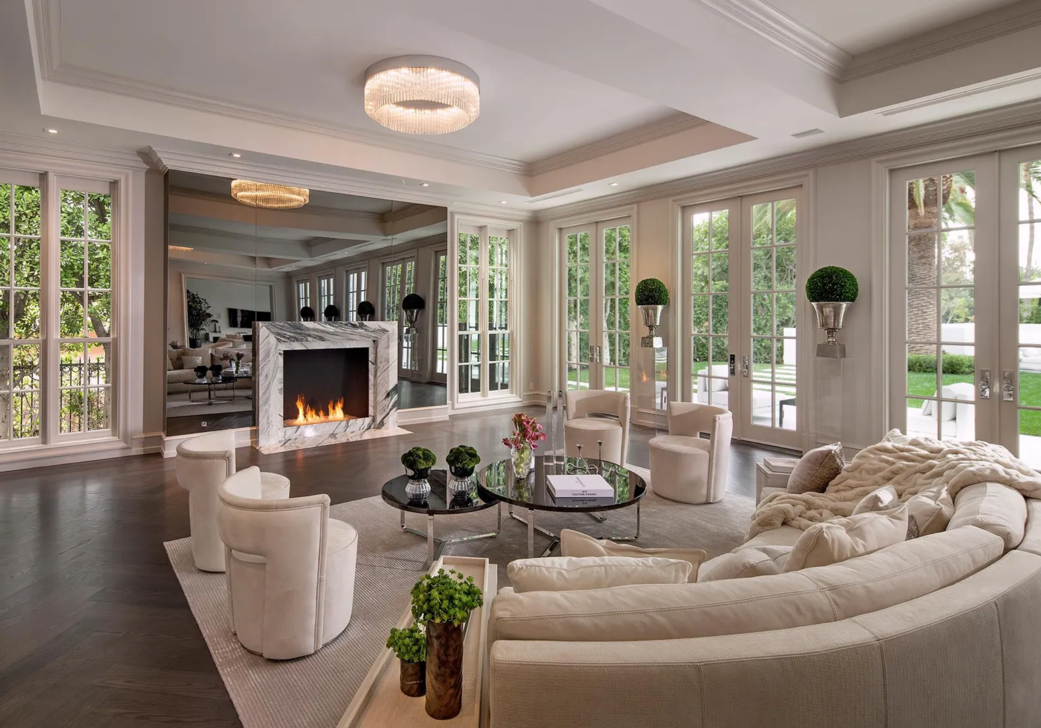 Mayweather ha vivido en esta mansión durante unos 7 años y pagó por ella 25,5 millones de dólares 