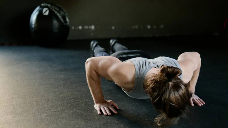 Push-ups in the gym