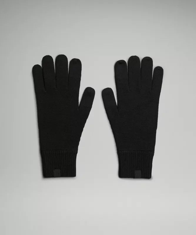 Los guantes de mezcla de lana merina de Lululemon son el regalo perfecto para resguardarse del frio de estos meses. Cuentan con distintos diseños como este de puño algo más largo y en color negro apto para llevar con cualquier look. Precio: 48 euros