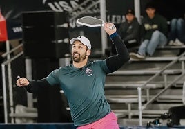 Pickleball: todo lo que debes saber sobre el  deporte de raqueta de moda antes de jugar por primera vez