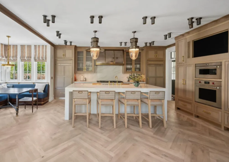 Secondary image 1 - One of the bedrooms, the kitchen and the games room with billiards included