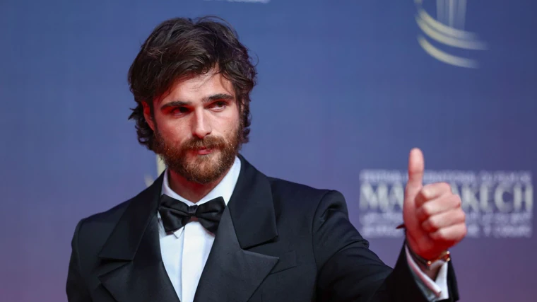 Jacob Elordi with a full beard.