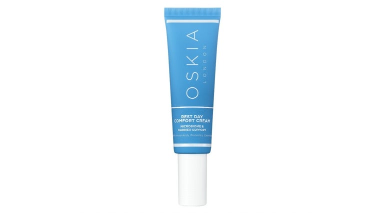 Rest Day Comfort Cream, de Oskia London (73 euros). Bálsamo reparador para piel seca y agrietada, con una fórmula rica en ceramidas y manteca de karité.