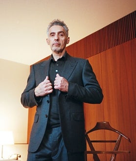 Imagen secundaria 2 - Fotos del actor John Turturro para Zegna