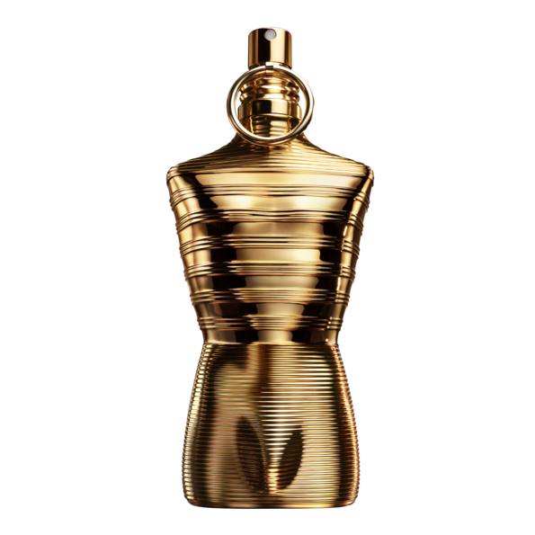 Le Male Elixir Absolu de Jean Paul Gaultier (170 €, 125 ml). Una versión más intensa y ardiente del mítico perfume, envuelto en un resplandor dorado. El nuevo perfume abre con una ciruela especiada. Esta introducción afrutada y provocadora se transforma en un corazón de lavanda característica, revisitada con una sensualidad incandescente. Finalmente, lahaba tonka flamígera intensifica su rastro ambarino y balsámico, envolviendo el cuerpo en una fiebre magnética que quema los sentidos y enciende las emociones.
