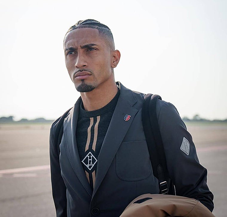 La coches de lujo de Raphinha, la estrella brasileña atípica en el fútbol que triunfa en el Barcelona