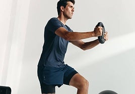 Tres rutinas rápidas de entrenamiento de fuerza y relajación que puedes hacer hasta en la oficina