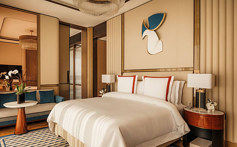 Imagen principal - Marina Suite Deluxe, piscina del centro wellness e imagen del restaurante The Bombay Club by Chef Manav Tuli