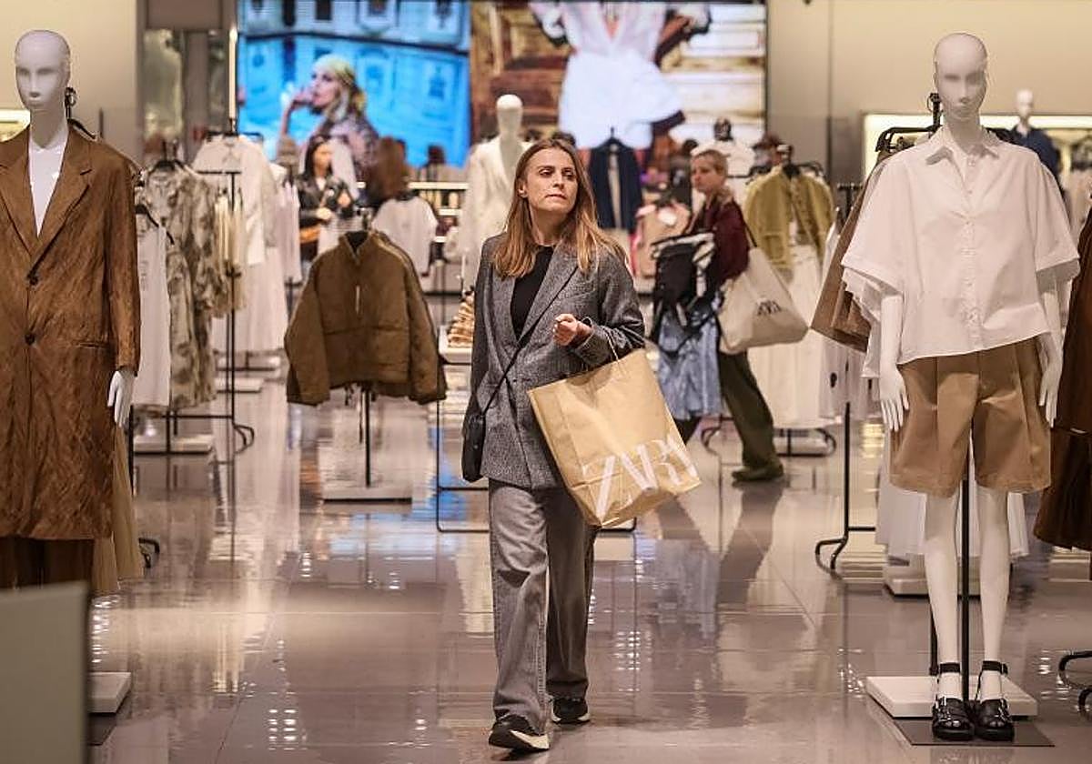 La camiseta de Zara perfecta para el Día de la Madre que vale menos de 10 euros