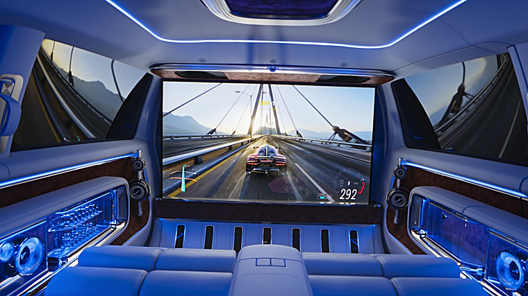 El interior también ofrece una pantalla de cine de 65 pulgadas con resolución 4K