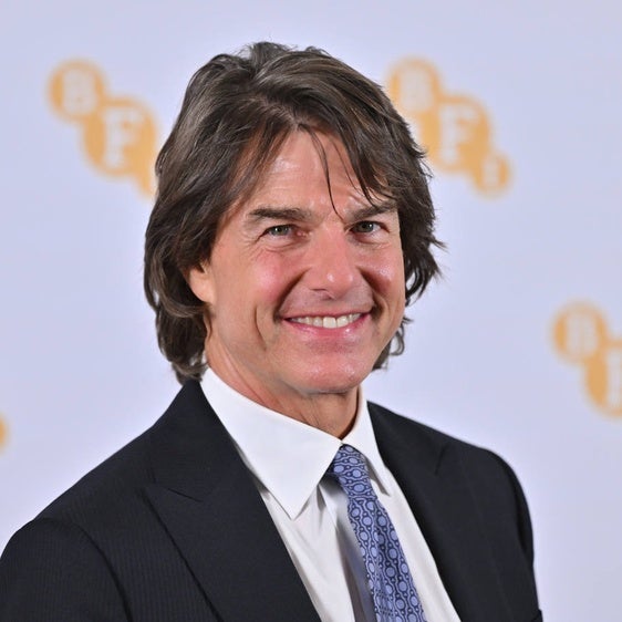 Tom Cruise desafía el paso de los años con su nueva melena larga