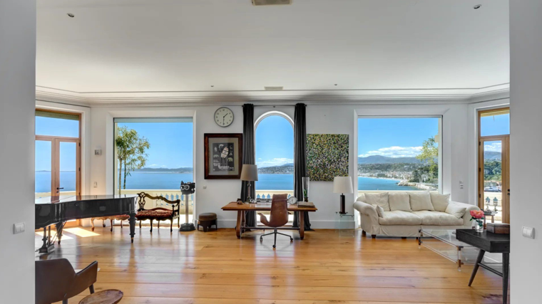 La vivienda tiene vistas al mar y más de 1.000 metros cuadrados
