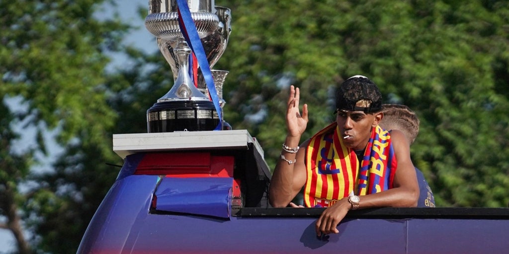 Las joyas de casi 100. 000 euros con las que lamine yamal celebró la liga: de un reloj de lujo a las pulseras de la suerte