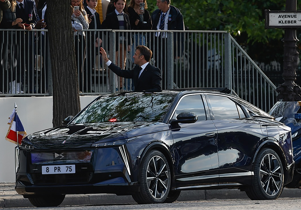 El presidente Macron en su nuevo SUV de lujo el DS nº8