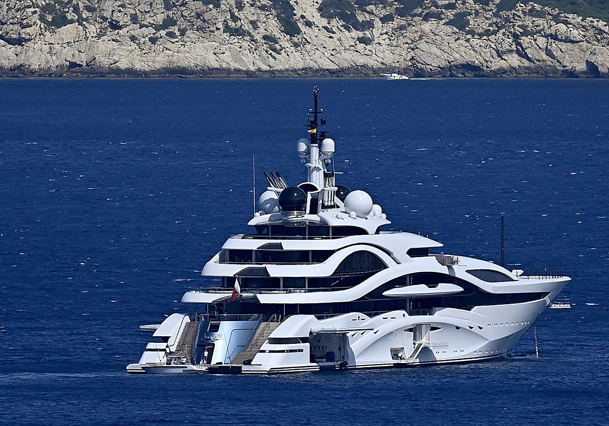 El yate del emir de Qatar en Andratx, Mallorca.