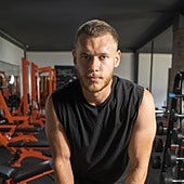 Cómo afectan el deporte y los suplementos deportivos a la caída del pelo