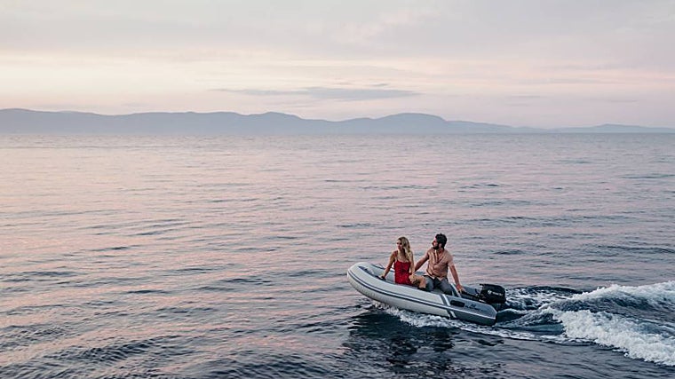 Pareja en una lancha