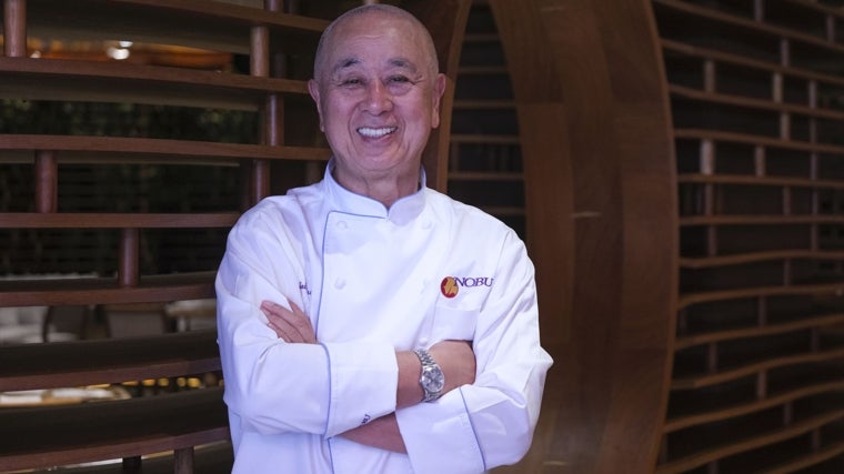 El chef Nobu en su restaurante de Marbella, donde tiene además un hotel junto a Puente Romano