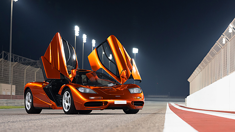 La gran mayoría presenta una pintura única conocida como naranja Mansour