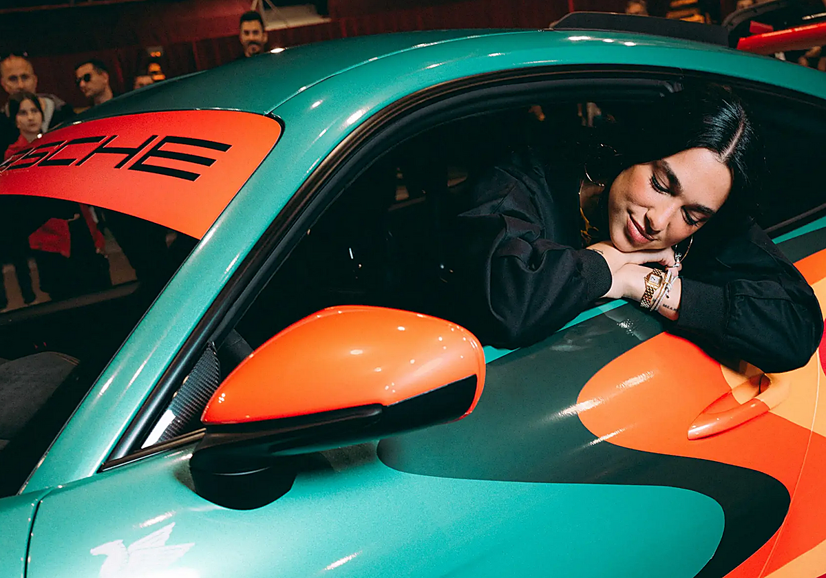 Así es el Porsche diseñado en colaboración con Dua Lipa que pondrá a la venta Sotheby's