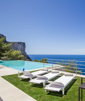 Imagen secundaria 2 - El exterior está preparado para disfrutar del buen clima de la isla