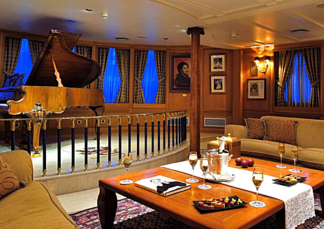 Imagen secundaria 1 - Estas salas están dedicadas a personajes ilustres que han pasado por el barco con Maria Callas o Churchill