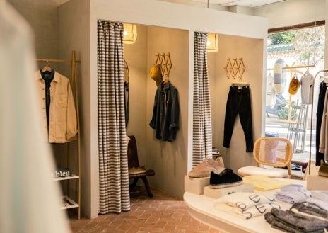 Sekundärbild 1 – T-Shirts, Jogginghosen und Overshirts gehören zu ihren Bestsellern.