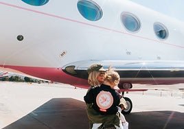 Así es el nuevo y llamativo avión privado de Paris Hilton