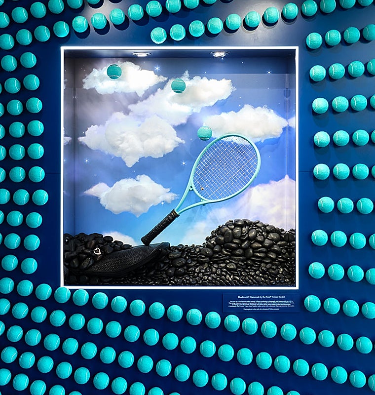 La raqueta de Tiffany se exhibe en la pop up de la firma joyera en Nueva York con motivo del US Open 2025.