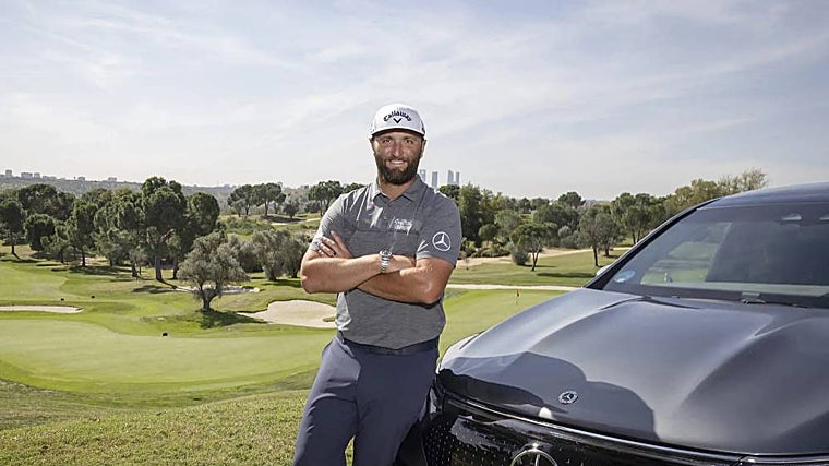 Jon Rahm posa para Mercedes