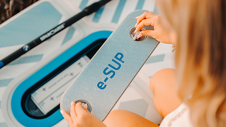 Esta tabla de paddle surf viene con tecnología autoinflable
