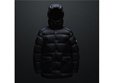 Imagen secundaria 1 - Plumíferos de Moncler: Bregtan en color negro (2.150€) y Maya 70 de hombre en color blanco (1.900€)